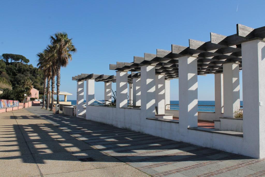 House Betty By Holiday World Albisola Superiore Exterior photo